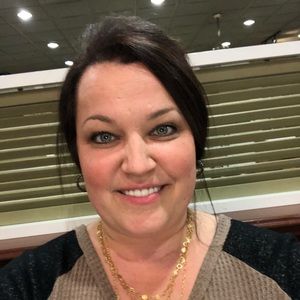 Meet your Posher, Crystal